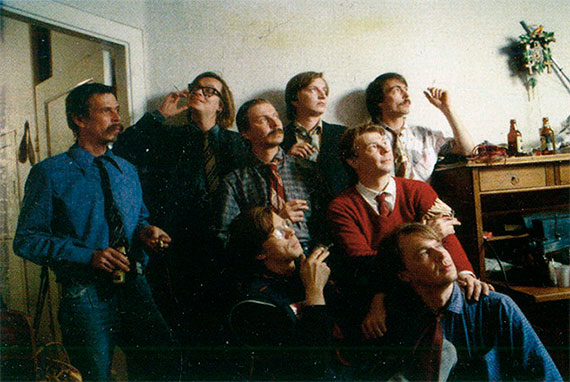 На съёмках фильма  «Тени в 
			раю», в «квартире Никандера» (район Хаканиеми), апрель 1986