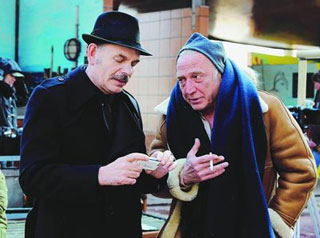 Жан-Пьеру Даруссену и Андре Вилмсу, исполняющим главные роли в фильме, город по душе.